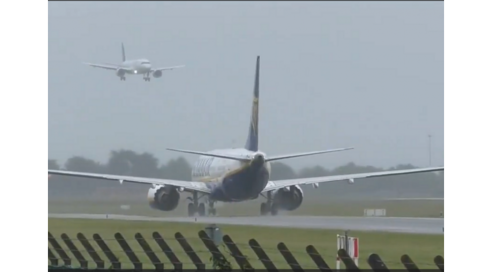 dublin-hava-limaninda-tehlukeli-enish-ani-video