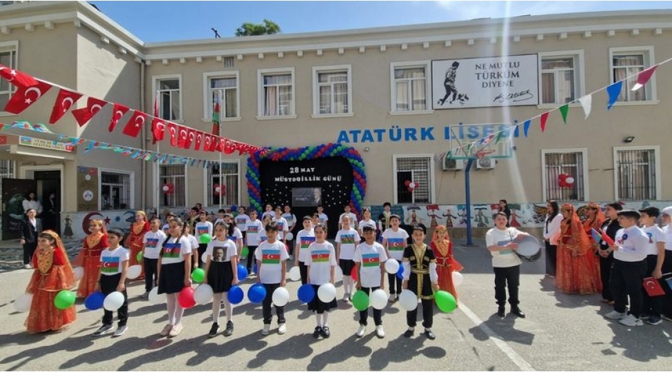 28-may-turk-tarixinin-shanli-sehifesidir-foto