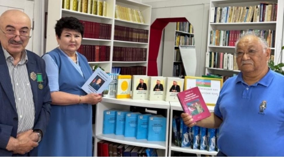 bishkekde-azerbaycanin-musteqillik-gunu-munasibetile-kitab-sergisi-teshkil-edilib