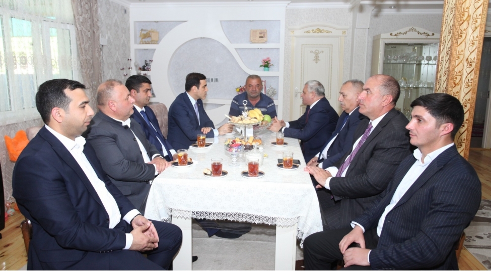 milli-meclisin-deputati-terterde-shehid-ailesini-ziyaret-edib-foto-2