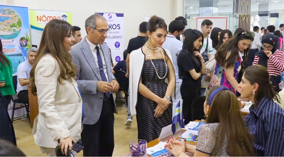 azerbaycan-universitetinde-enenevi-karyera-gunu-kechirilib