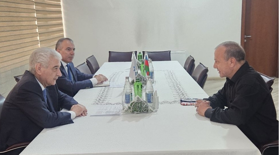 eli-ehmedov-sechicileri-ile-novbeti-gorushunu-kechirib-foto-3