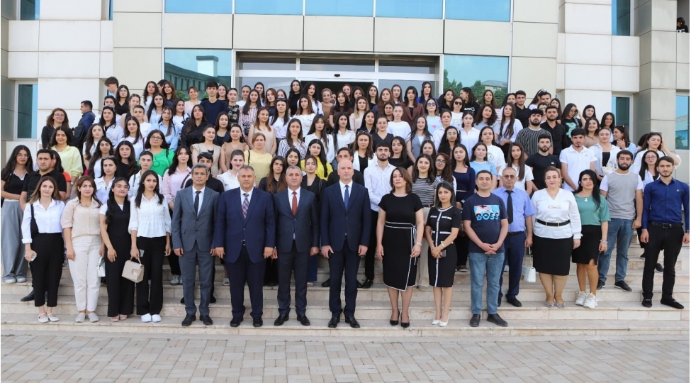 ndu-da-achiq-mikrofon-naxchivan-mr-tehsil-naziri-elxan-necefov-telebelerle-gorushub