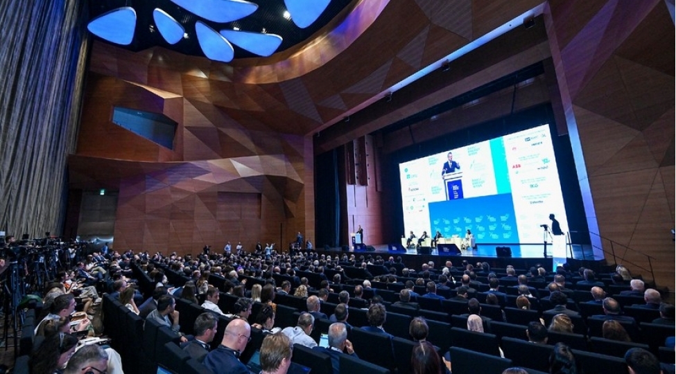 baku-energy-forumu-oz-ishine-start-verib