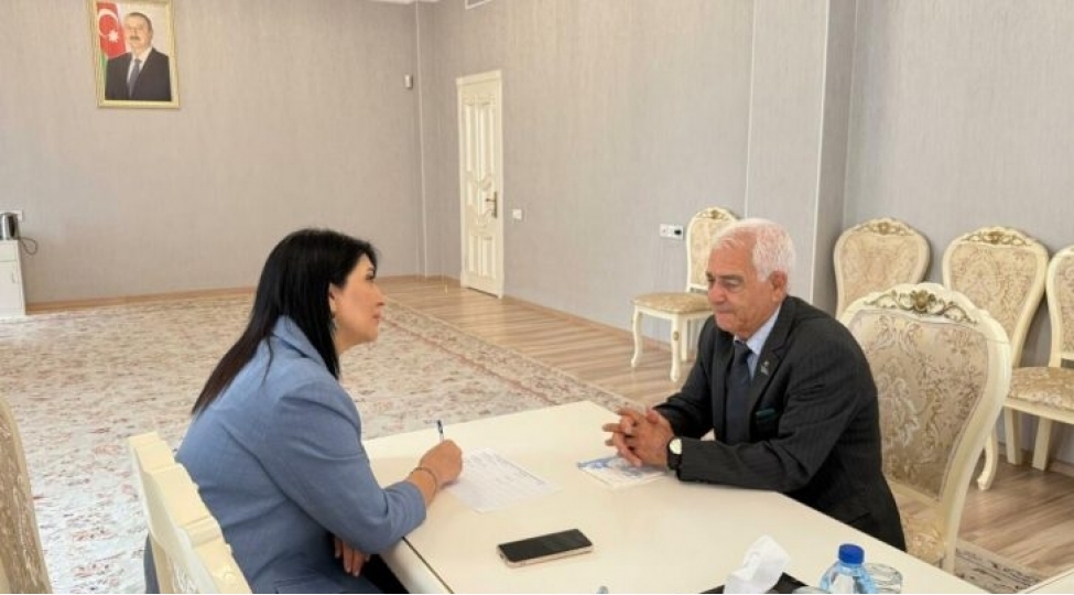 milli-meclisin-deputati-elnare-akimova-sechicilerle-gorush-kechirib