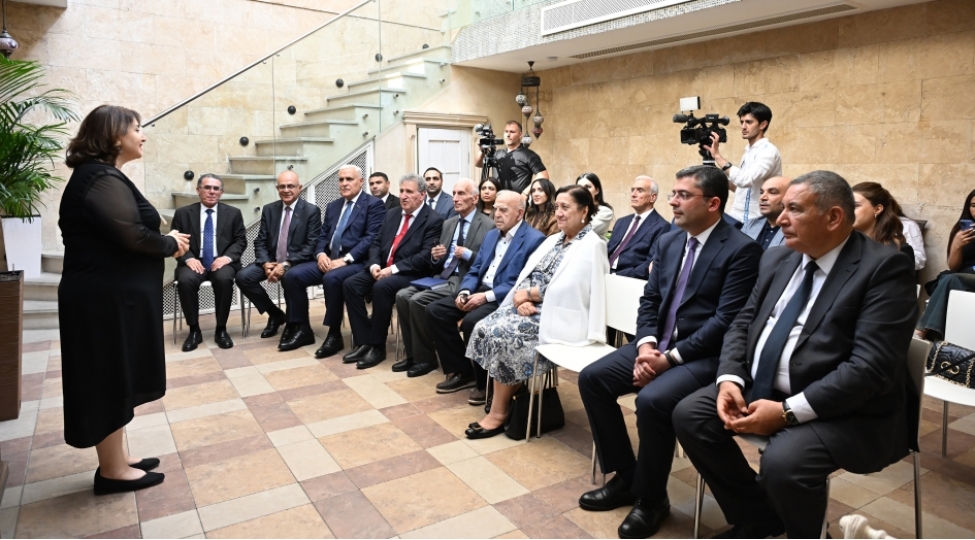 edibin-evinde-150-ilin-sohbeti-kitabinin-teqdimati-olub