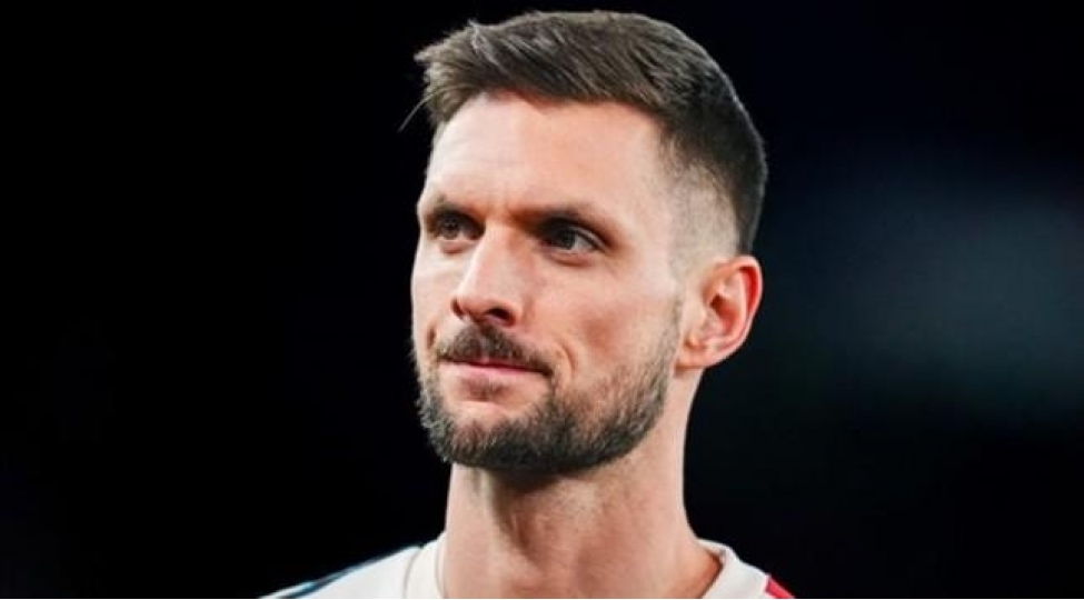 bavariya-futbolchusu-ile-muqavileni-uzadir