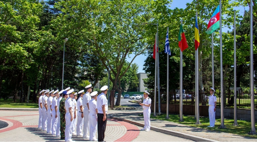 nato-dtmm-de-azerbaycan-bayragi-qaldirilib