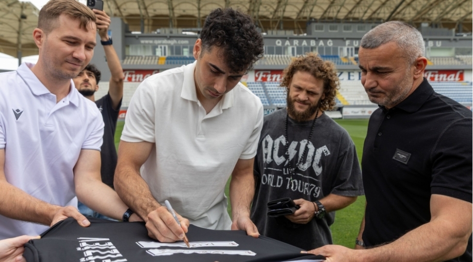 rafael-fiziev-agdam-klubunun-stadionunda