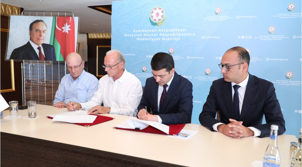 momine-xatun-turbesinin-berpa-ve-konservasiyasinin-aparilmasi-ile-bagli-muqavile-baglanilib