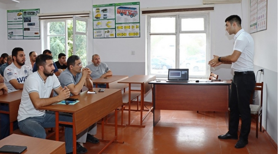 ayna-bu-gunedek-47-mine-yaxin-taksi-surucusu-telimlere-celb-olunub