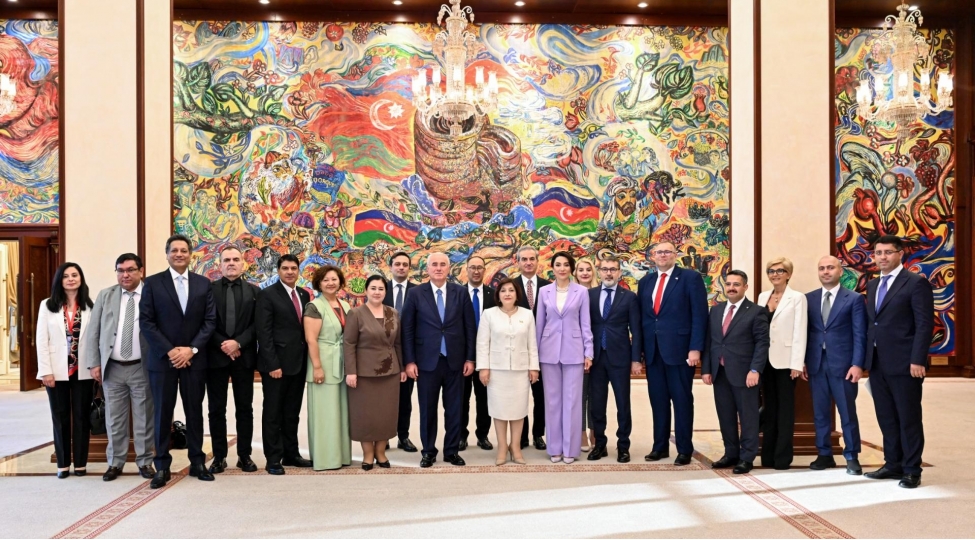 sahibe-qafarova-ombudsmanlarin-beynelxalq-simpoziumunun-ishtirakchilari-ile-gorushub