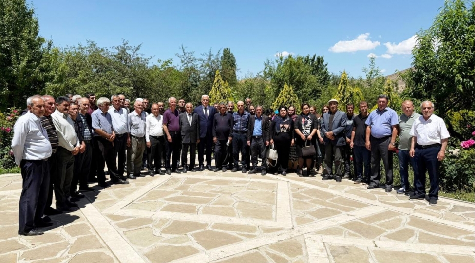 milli-meclisin-deputati-vuqar-rehimzade-ordubadda-sechicileri-ile-novbeti-gorushunu-kechirib-foto-4