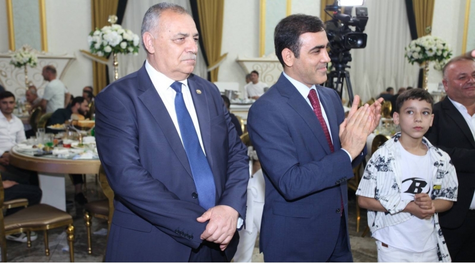 deputat-qazinin-toyunda-ishtirak-etdi