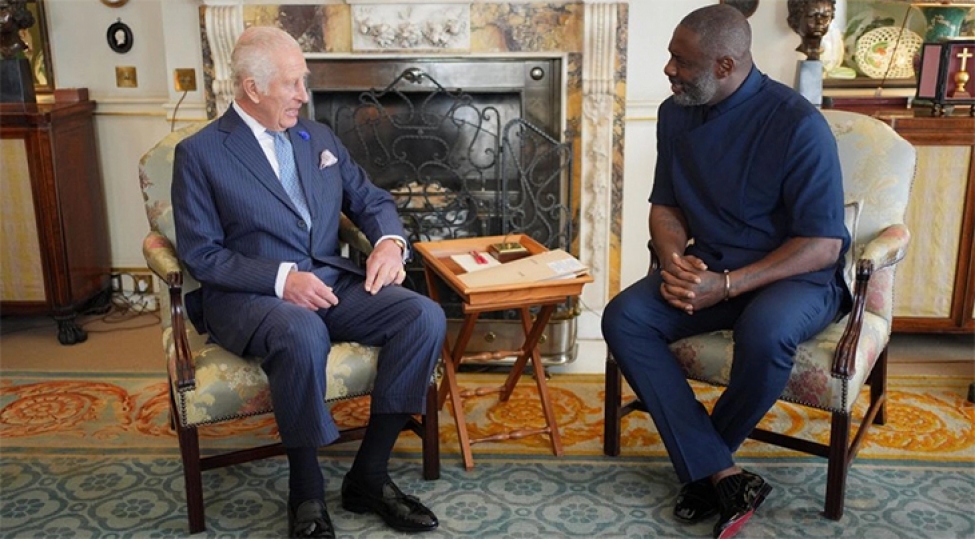 meshhur-aktyor-ve-boyuk-britaniya-krali-netflix-uchun-senedli-film-chekecekler