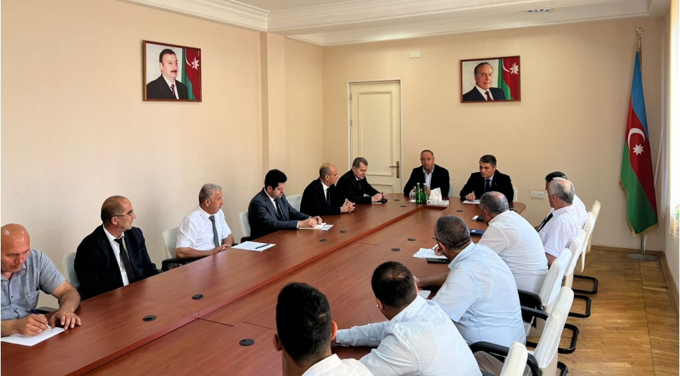 mezahir-efendiyev-goychay-rayon-dovlet-aqrar-inkishaf-merkezinin-kollektivi-fermerlerle-gorushler-kechirib
