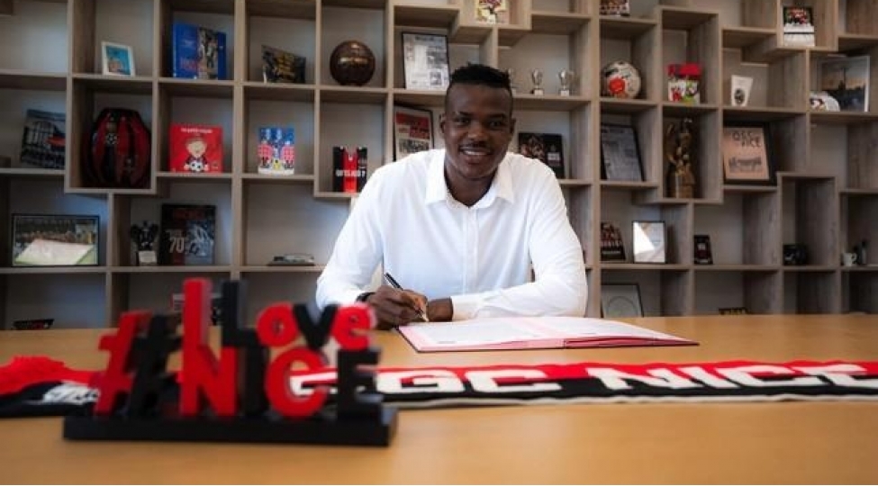 manchester-siti-futbolchusunu-icareye-verdi