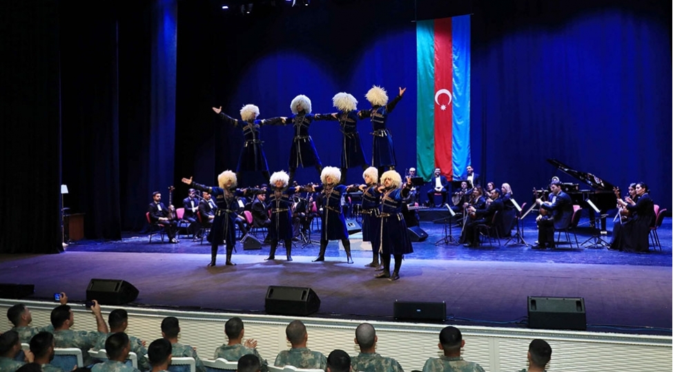 azerbaycan-ordusunda-silahli-quvveler-gunu-munasibetile-silsile-tedbirler-kechirilib