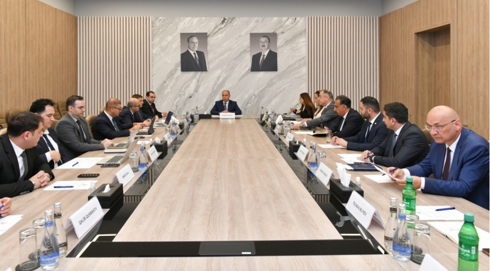 internet-sahesi-uzre-tekmilleshmelerin-heyata-kechirilmesine-dair-gorulen-ishler-muzakire-olunub
