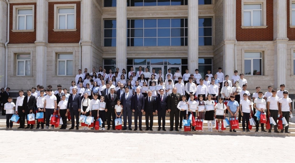 naxchivanda-2024-2025-ci-tedris-ilinde-shagird-nailiyyetlerinin-mukafatlandirilmasina-hesr-olunmush-tedbir-kechirilib