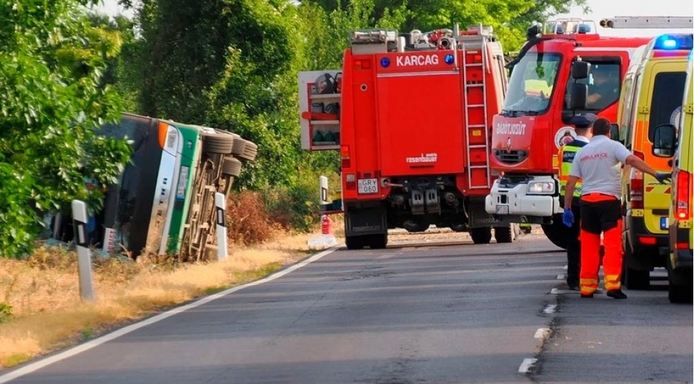 macaristanda-avtobus-qezasi-neticesinde-19-nefer-xesaret-alib
