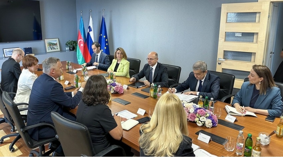 energetika-naziri-sloveniyada-hemkari-nazir-bojan-kumer-ve-enerji-shirketleri-ile-muzakireler-aparib-yenilenibfoto