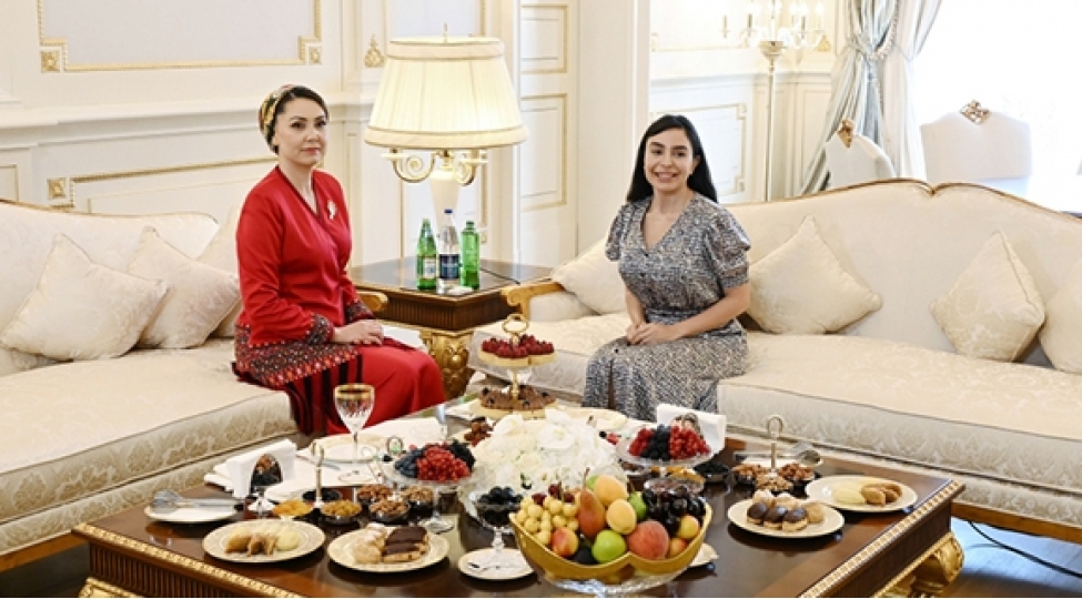 qurbanqulu-berdimehemmedovun-qizi-heyder-eliyev-merkezinde-olub