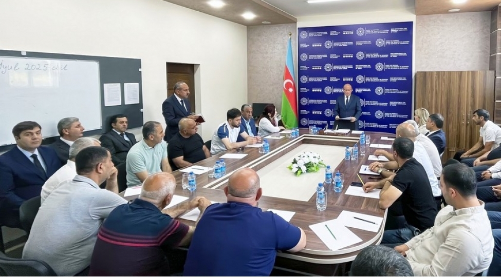 xankendide-iashe-sahesinde-fealiyyet-gosteren-sahibkarlarla-gorush-kechirilib