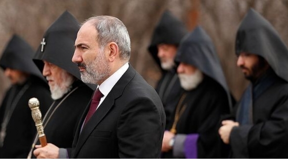 kim-kimi-devirecek-pashinyan-nersisyani-yoxsa