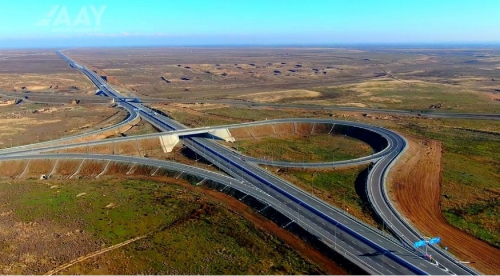 qarabag-ve-sherqi-zengezurda-yol-infrastrukturu-merheleli-shekilde-genishlenir