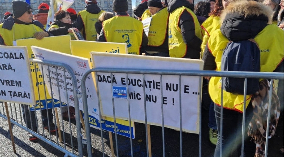 ruminiyali-muellimler-maashlara-gore-tetil-edecekleri-ile-hedeleyirler