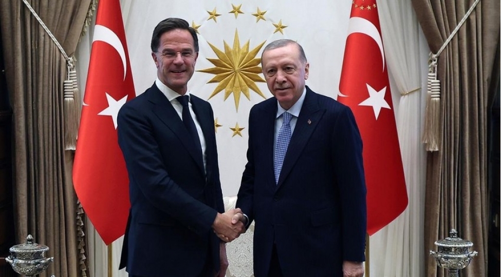 erdogan-nato-bash-katibi-ile-rusiya-ukrayna-muharibesi-barede-danishib