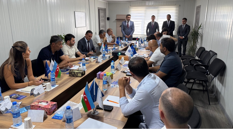 agdam-senaye-parkinda-fealiyyet-gosteren-ishegoturenlerle-emekdashliq-imkanlari-muzakire-edilib