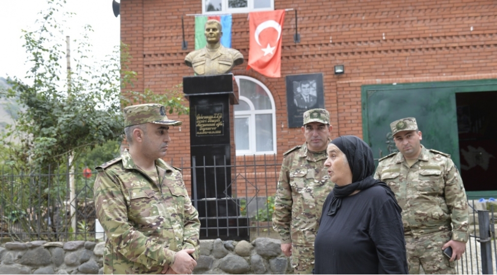 herbi-prokuror-shehidin-aile-uzvleri-ile-gorushub-2