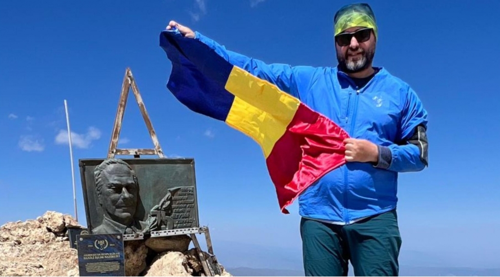 ruminiyali-senator-heyder-eliyev-zirvesine-yurush-edib