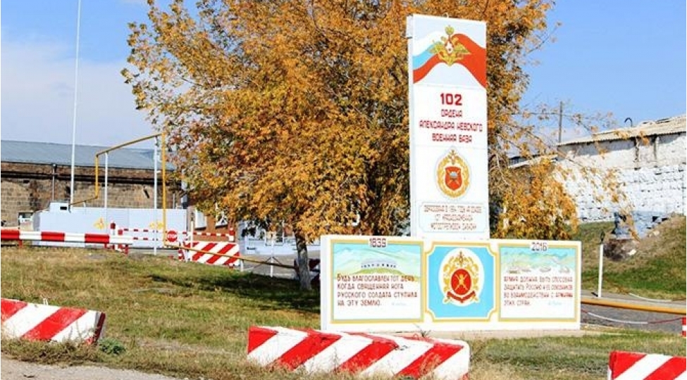 gumrudeki-102-ci-herbi-baza-qovulur