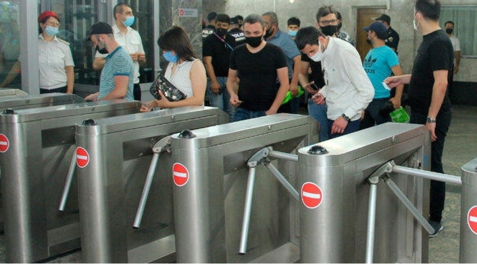 baki-metrosunda-ayliq-ve-birseferlik-gedish-haqqi-kartlari-tetbiq-oluna-biler