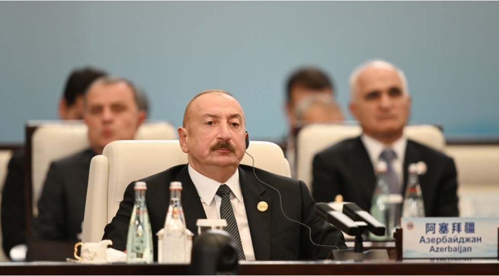 ayaga-qalxaraq-alqishlanasi-strategiya-politoloqdan-sensasion-yazi