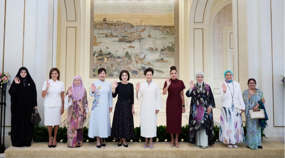 chinin-merkezi-televiziyasi-tiencinde-dovlet-ve-hokumet-bashchilarinin-xanimlarinin-gemi-gezintisi-ile-bagli-reportaj-yayimlayib