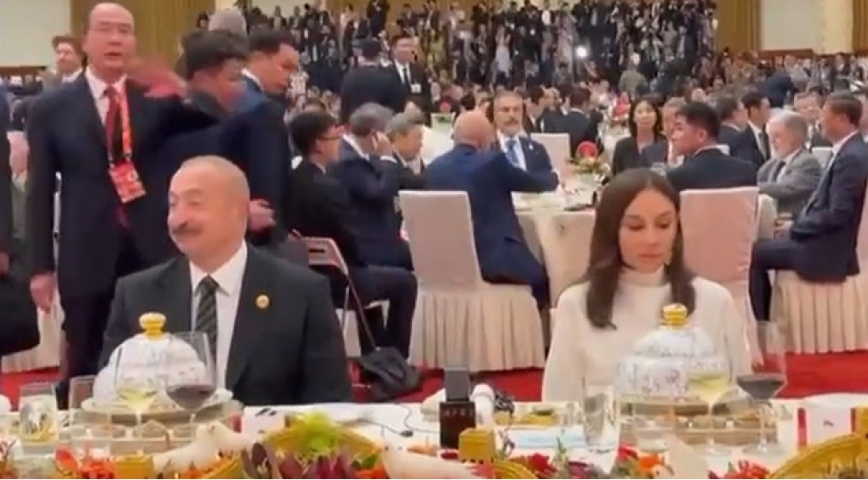 pekinde-kechirilen-paradda-ishtirak-eden-numayende-heyetlerinin-bashchilarinin-ve-xanimlarinin-sherefine-ziyafet-verilib