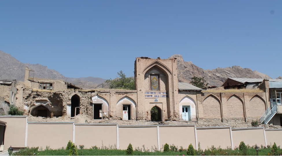 bu-gunedek-salamat-qalmish-yegane-klassik-azerbaycan-medresesi-ordubad-medresesi