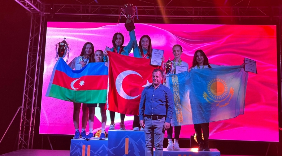 azerbaycanin-stolustu-tennischileri-turkdilli-dovletlerin-universiadasinda-gumush-medal-qazaniblar