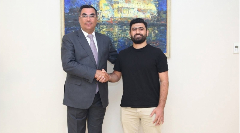 banm-mezunu-edinburq-universitetinde-telimchi-oldu-2