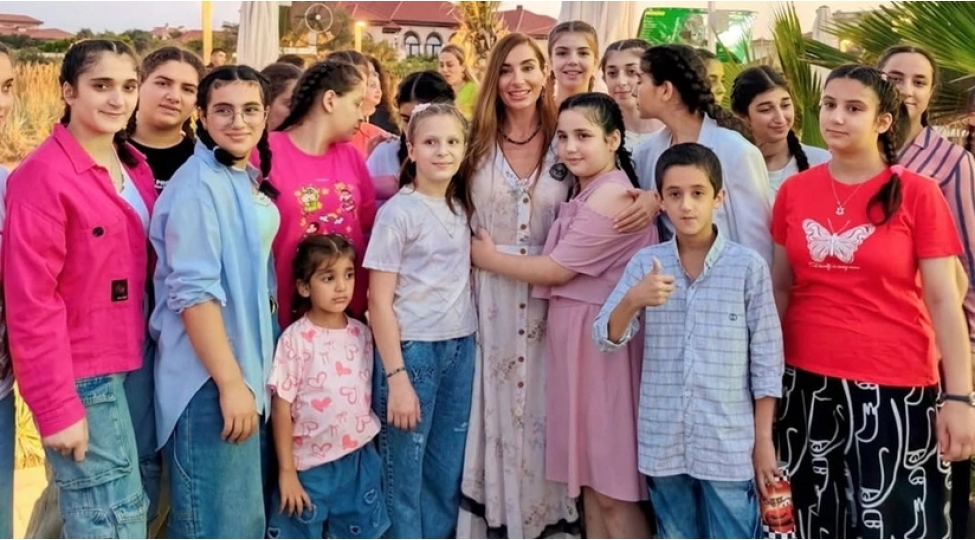 arzu-eliyeva-sosial-qaygiya-ehtiyaci-olan-ushaqlarin-sea-breezede-istirahetini-teshkil-edib