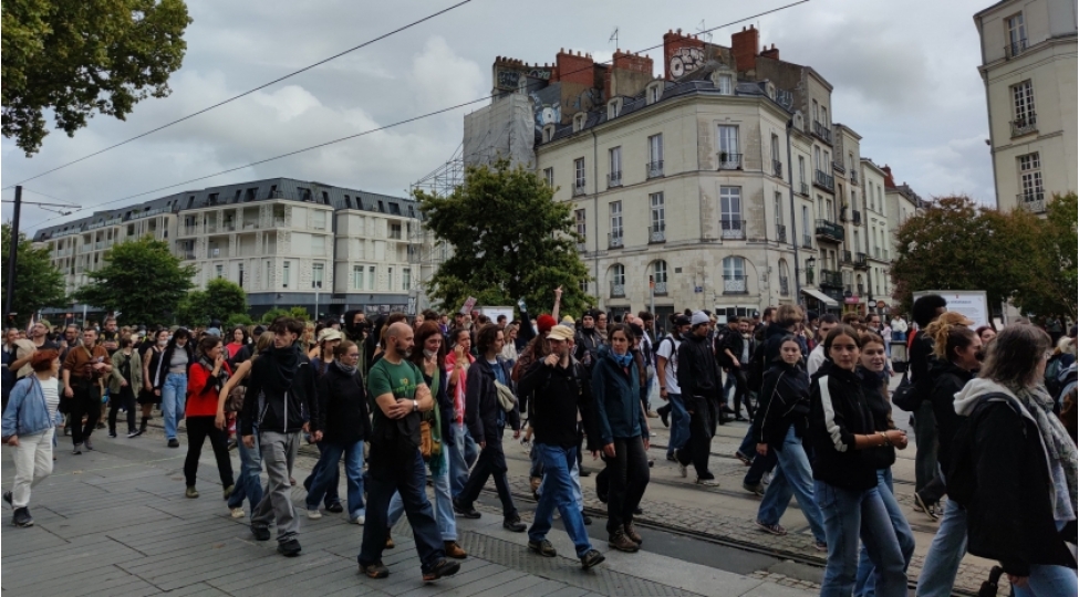 nantda-her-sheyi-bloklayaq-aksiyasi-maashlari-artirin-deniz-seviyyesini-yox