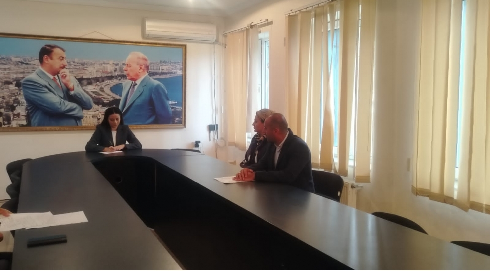 milli-meclisin-deputati-sebine-xasayeva-lokbatan-qesebesinde-sechicilerle-gorushub