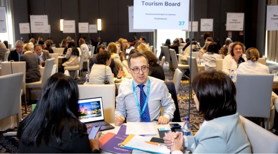 qazaxistanda-azerbaycanin-luks-turizm-imkanlari-numayish-olunub-foto