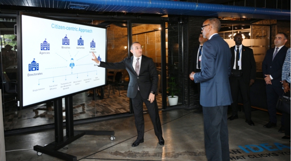 ruanda-prezidenti-asan-xidmet-merkezinin-fealiyyeti-ile-tanish-olub