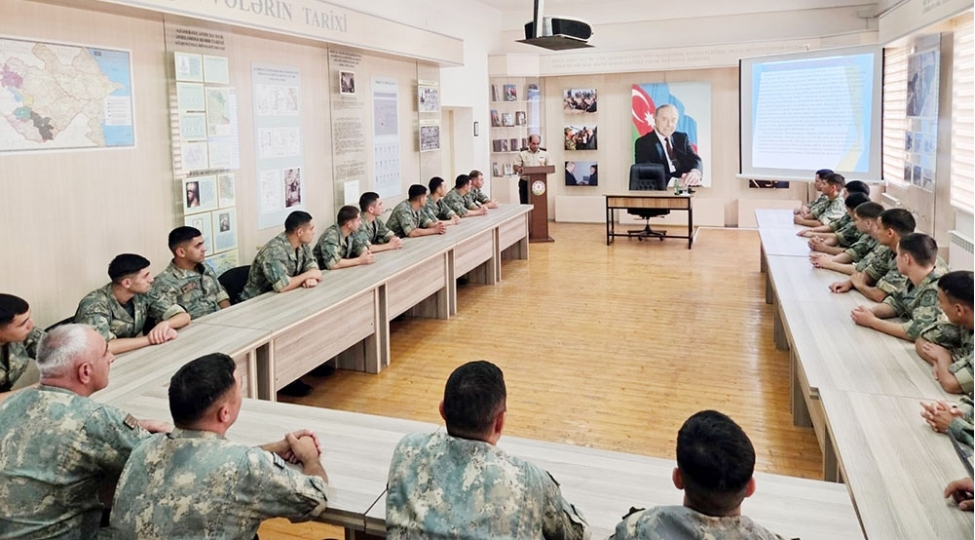 dovlet-suverenliyi-gunu-munasibetile-azerbaycan-ordusunda-silsile-tedbirler-kechirilib