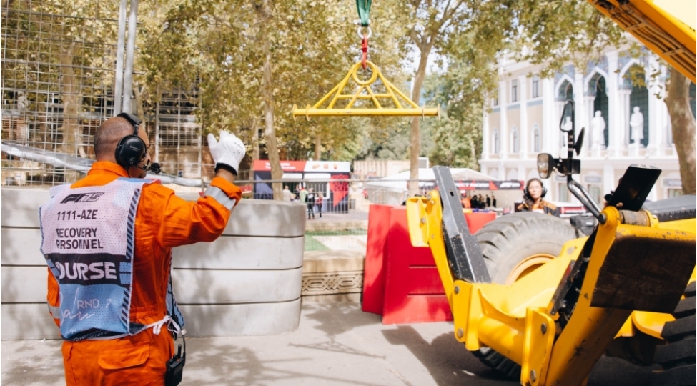 formula-1-azerbaycan-qran-prisinin-siralanma-merhelesi-marshallarin-peshekarligi-ile-yadda-qalib